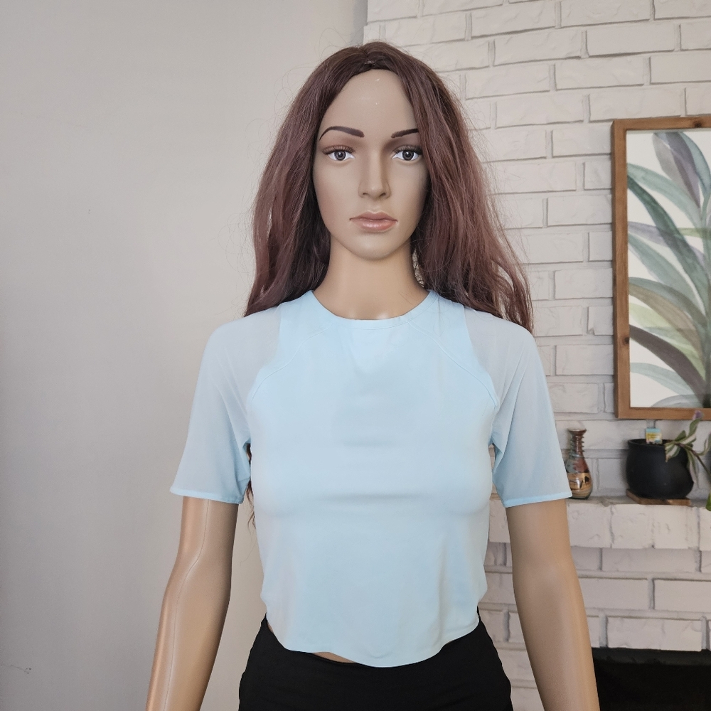 Lululemon Set Challenger short sleeves light blue crop top mesh